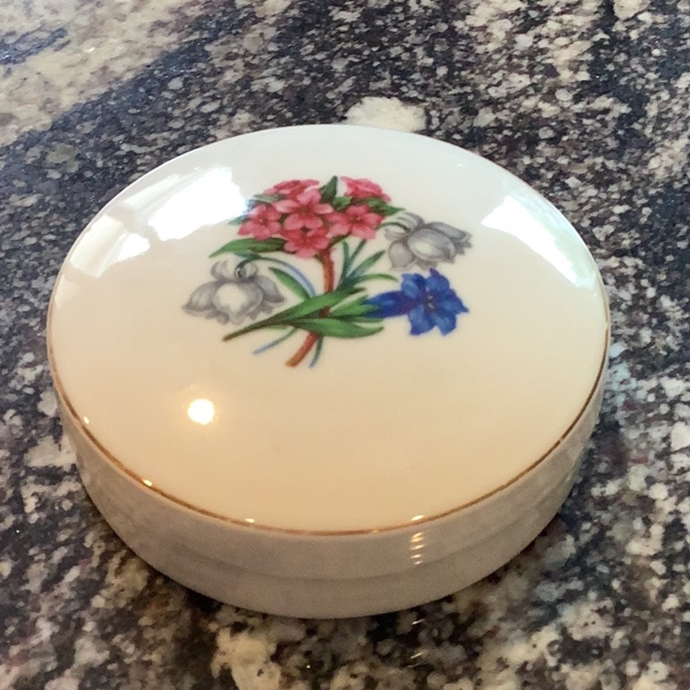 Vintage Depose Ceramic Trinket Box